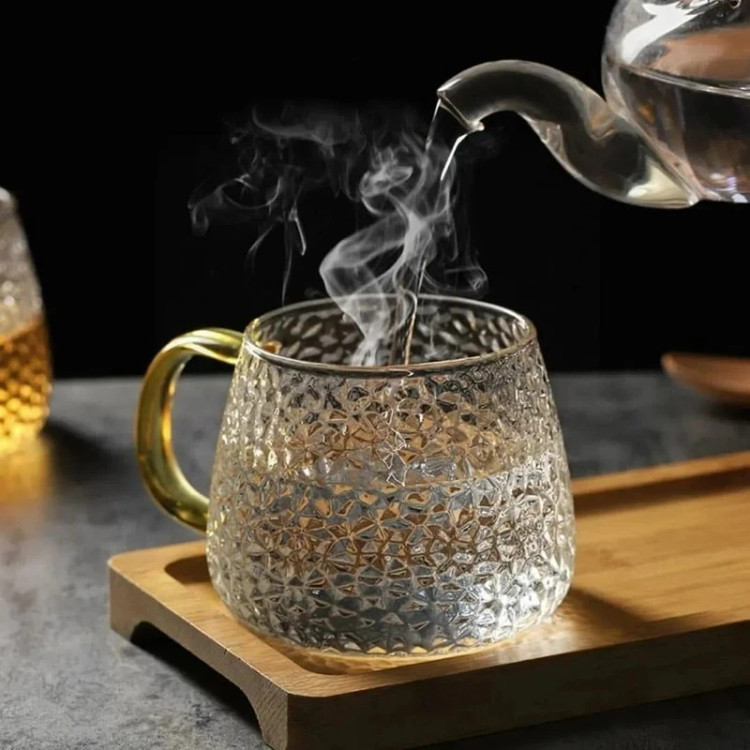ماگ شیشه ایی برفکی دسته طلایی